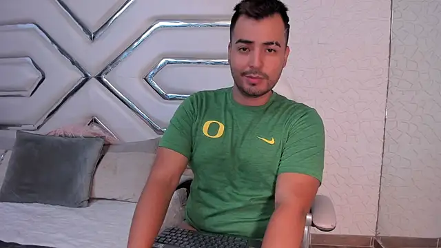 MaximoFerrer online show from April 2026 11:53:01 PM