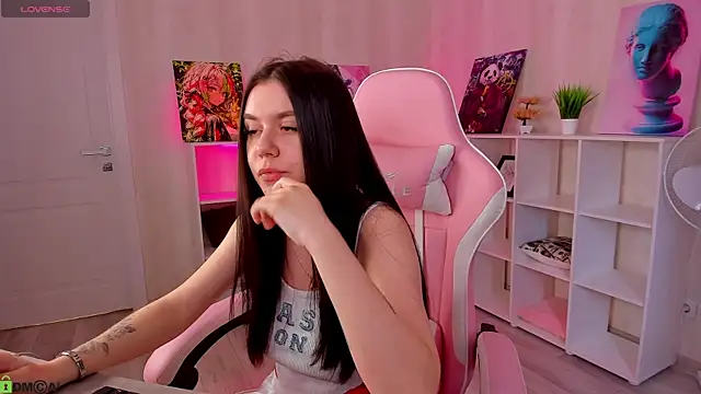 Sandra-Miragee online show from April 2026 10:03:01 AM