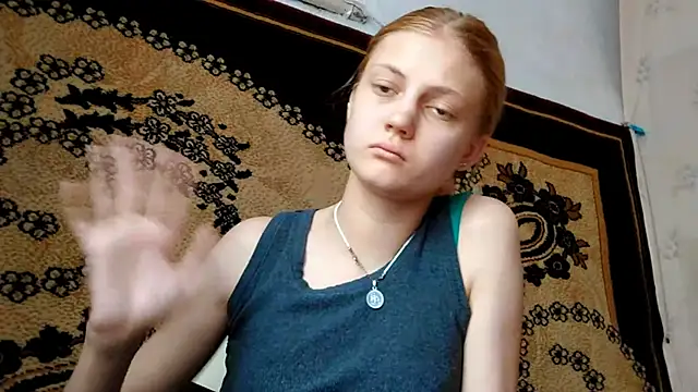 Snapshot of LunaLaday chatting on June 2026 03:00:01 AM LunaLaday online show from June 2026 03:00:01 AM