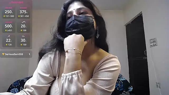 Snapshot of -Queenie chatting on May 2026 07:20:01 PM -Queenie online show from May 2026 07:20:01 PM