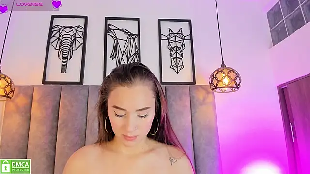Vanne Queen  online show from July 2026 11:28:01 AM