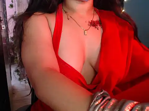 Snapshot of Myra_Luxe chatting on May 2026 03:01:02 AM Myra Luxe online show from May 2026 03:01:02 AM