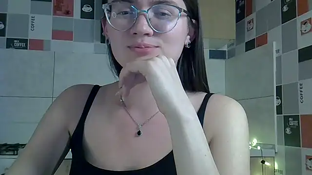 Miss Tinakiss online show from April 2026 03:35:01 PM