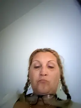 Divineblond online show from October 2025 02:15:02 PM