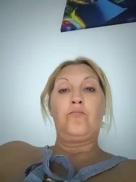 Divineblond online show from May 2026 07:34:01 PM