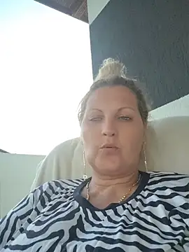 Divineblond online show from May 2026 06:04:01 PM