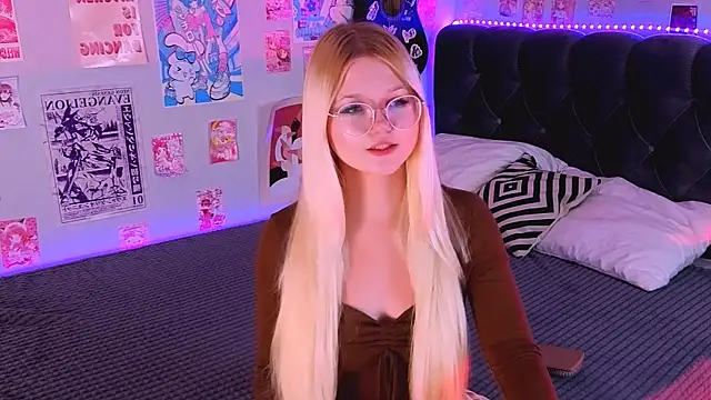 Snapshot of LunariaFox chatting on July 2026 02:37:01 PM LunariaFox online show from July 2026 02:37:01 PM