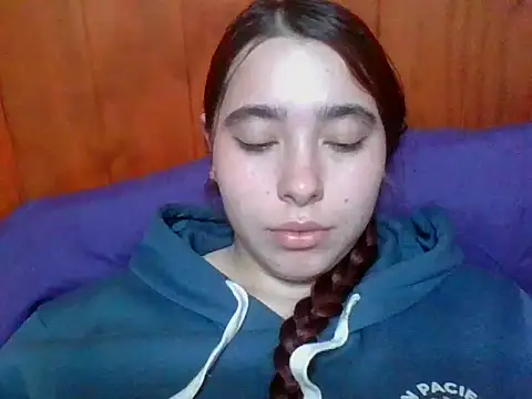 Snapshot of Annisof chatting on May 2026 01:00:02 AM Annisof online show from May 2026 01:00:02 AM