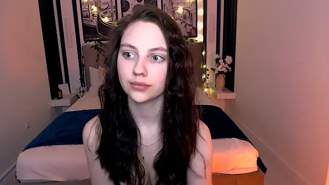 Snapshot of _AliceWells chatting on April 2026 06:06:01 AM AliceWells online show from April 2026 06:06:01 AM