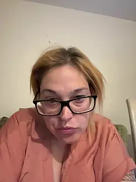 Snapshot of SecretRavenXO chatting on May 2026 12:40:02 AM SecretRavenXO online show from May 2026 12:40:02 AM