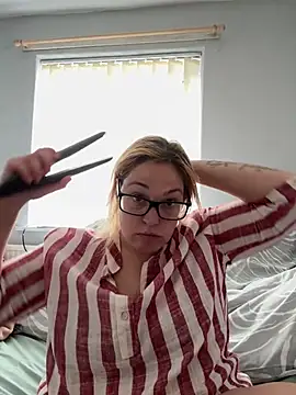 Snapshot of SecretRavenXO chatting on May 2026 02:23:01 PM SecretRavenXO online show from May 2026 02:23:01 PM