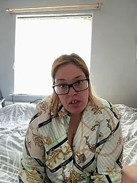 Snapshot of SecretRavenXO chatting on May 2026 11:39:01 AM SecretRavenXO online show from May 2026 11:39:01 AM