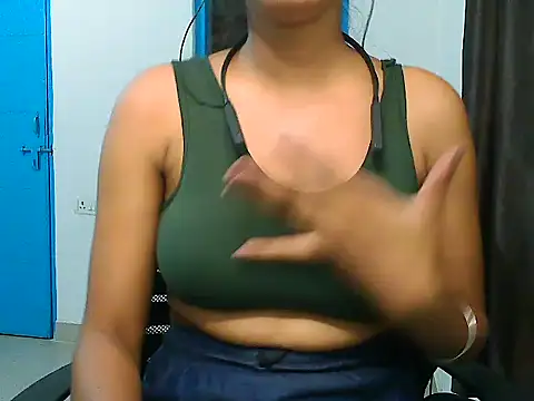 Snapshot of ur_sassypriya chatting on June 2026 04:33:01 PM ur sassypriya online show from June 2026 04:33:01 PM