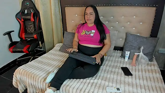 Zoedeleon online show from May 2026 07:31:02 PM