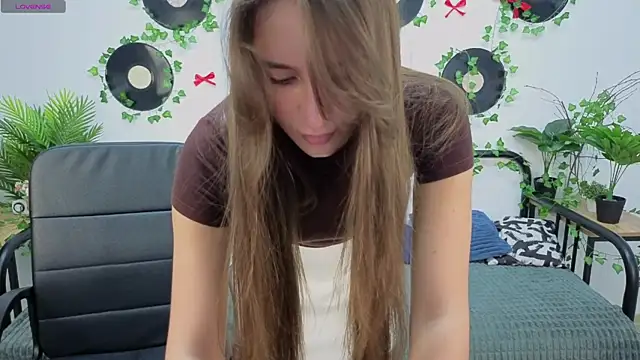 NicoleWells22 online show from June 2026 07:17:01 AM