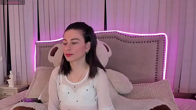 Snapshot of mariana__thompson chatting on June 2026 02:25:02 AM mariana thompson online show from June 2026 02:25:02 AM