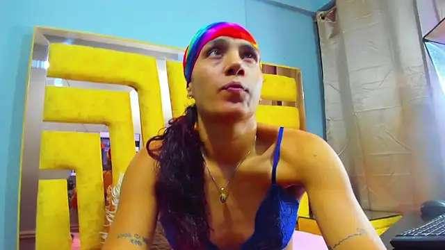 Snapshot of AlahiaEvanz chatting on June 2026 01:14:01 AM AlahiaEvanz online show from June 2026 01:14:01 AM
