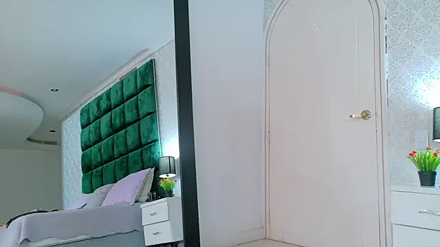 Snapshot of Elektradoll1 chatting on May 2026 11:50:02 AM Elektradoll1 online show from May 2026 11:50:02 AM
