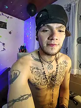 Snapshot of FonixXBelialX chatting on May 2026 12:28:02 AM FonixXBelialX online show from May 2026 12:28:02 AM