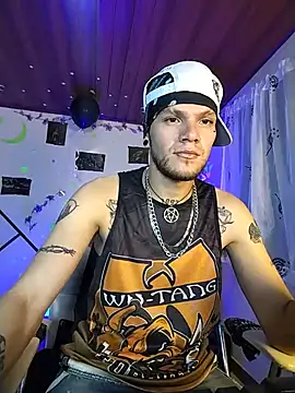 Snapshot of FonixXBelialX chatting on May 2026 12:07:01 AM FonixXBelialX online show from May 2026 12:07:01 AM