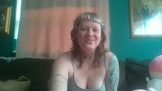 Snapshot of RosieSwitchBitch chatting on May 2026 01:17:01 PM RosieSwitchBitch online show from May 2026 01:17:01 PM