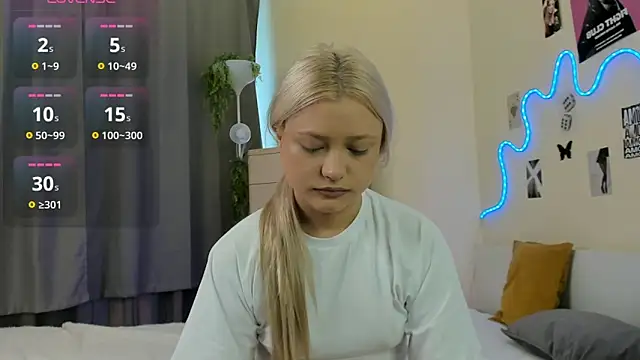 Snapshot of MidnightPoise chatting on July 2026 05:25:02 AM MidnightPoise online show from July 2026 05:25:02 AM