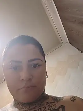 romina23 online show from May 2026 02:10:01 PM