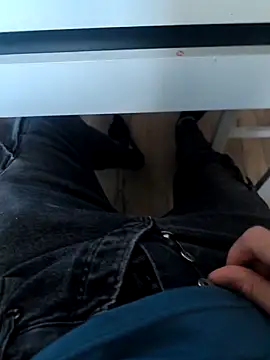 liseks22 online show from April 2026 04:42:02 PM