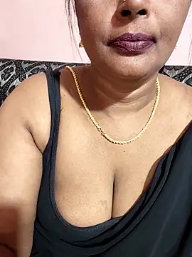Snapshot of Sunitha-tamilponu chatting on April 2026 06:46:02 PM Sunitha-tamilponu online show from April 2026 06:46:02 PM