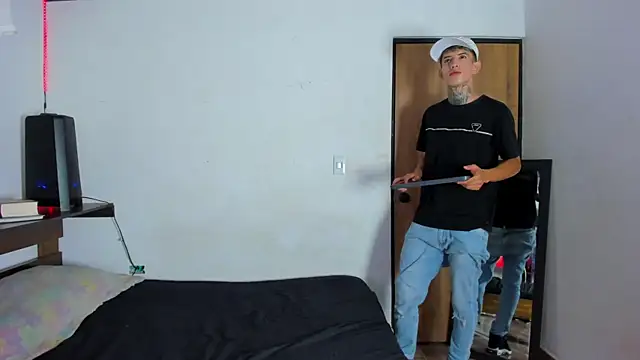 Darwinstark  online show from April 2026 08:18:01 PM