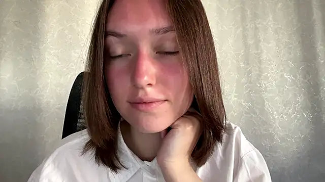LisaSunrise online show from May 2026 01:32:02 AM