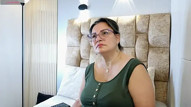 Carolina crus  online show from June 2026 11:19:05 AM