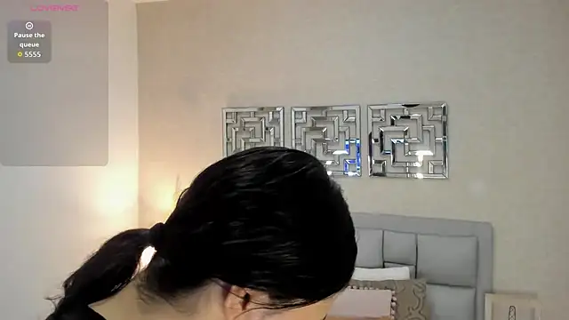 sofia  thompson online show from May 2026 12:40:02 AM