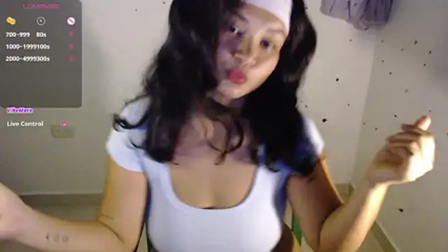 Snapshot of Lily____ chatting on May 2026 12:59:01 AM Lily online show from May 2026 12:59:01 AM