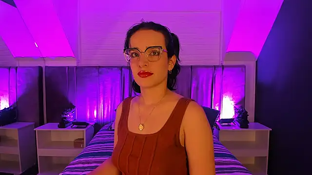 Snapshot of Azahara_18 chatting on May 2026 11:32:01 PM Azahara 18 online show from May 2026 11:32:01 PM