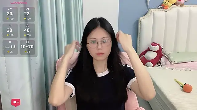 Snapshot of Luna-666 chatting on June 2026 02:17:02 PM Luna-666 online show from June 2026 02:17:02 PM