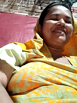 Snapshot of Gulapi_N chatting on June 2026 04:13:01 PM Gulapi N online show from June 2026 04:13:01 PM