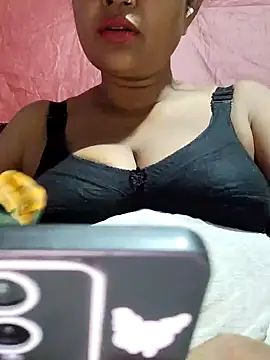 Snapshot of Gulapi_N chatting on June 2026 01:44:01 PM Gulapi N online show from June 2026 01:44:01 PM