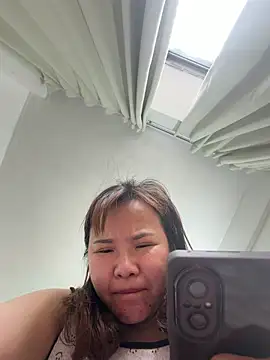 Yanzi-mm online show from April 2026 05:44:02 AM