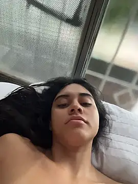 mia moonna online show from May 2026 12:01:02 PM