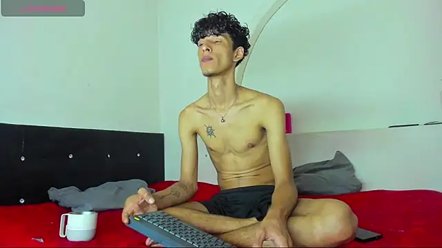 liammendoza98 online show from April 2026 12:03:01 PM