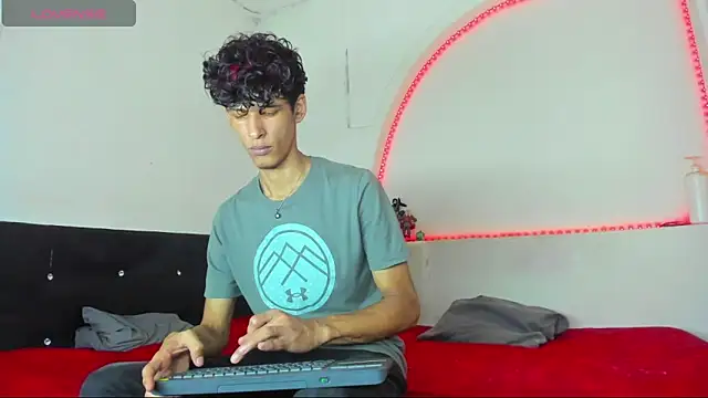 liammendoza98 online show from May 2026 11:59:02 AM