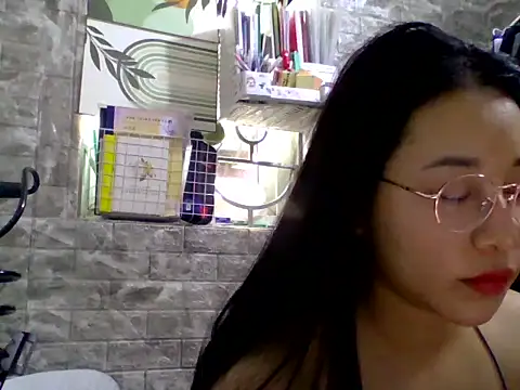 SaphiaZin online show from May 2026 03:46:02 AM