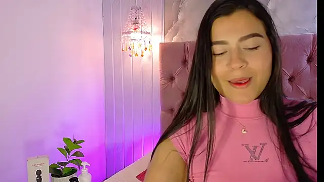 Snapshot of RenataPeach chatting on June 2026 02:45:02 AM RenataPeach online show from June 2026 02:45:02 AM