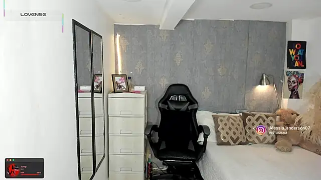 alessia anderson online show from September 2025 12:45:01 AM