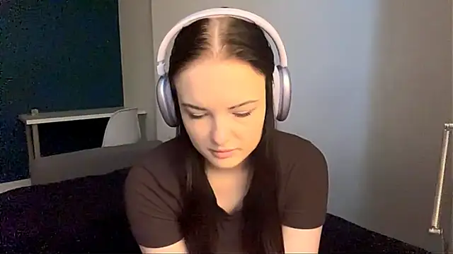 Snapshot of AmbientInvalid chatting on May 2026 01:06:01 PM AmbientInvalid online show from May 2026 01:06:01 PM