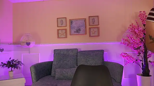 Snapshot of VioletJoness_ chatting on June 2026 11:34:01 AM VioletJoness online show from June 2026 11:34:01 AM