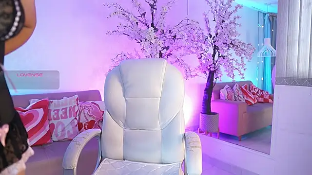 VioletJoness  online show from July 2026 11:40:01 AM