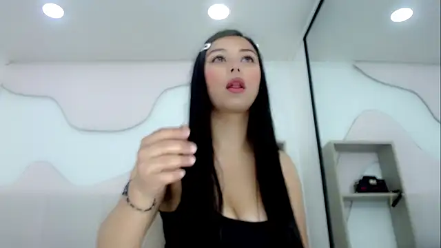 GiannaHott online show from May 2026 01:49:01 PM