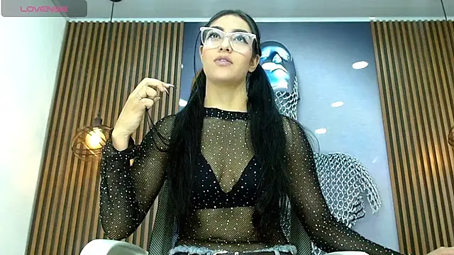 RoxxySweet01 online show from May 2026 01:18:01 PM